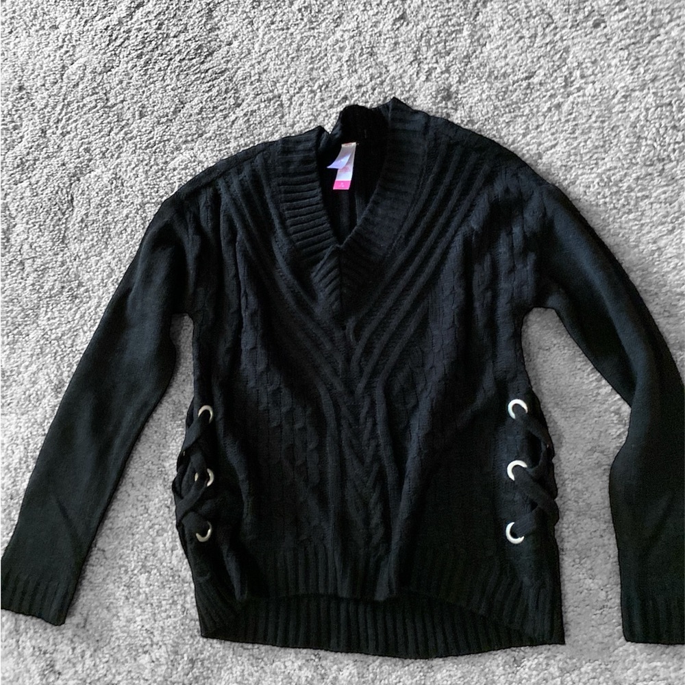 No boundaries, V- neck side lace up ribbed cable knit black sweater, jun…